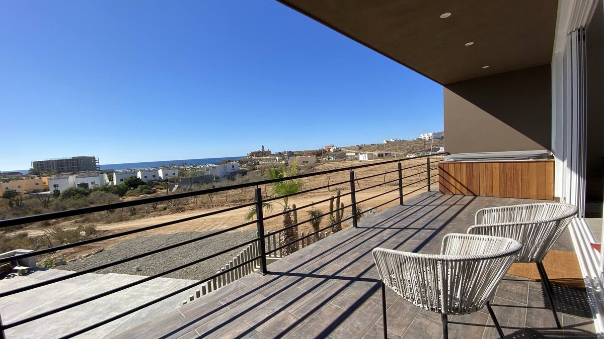 Cerritos Condo | Private HOT tub *walk to surf* Vacation Perfection