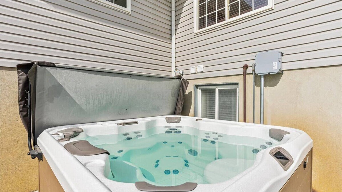 North Ogden House | Private HotTub, Veranda & Fully Fenced Yard!