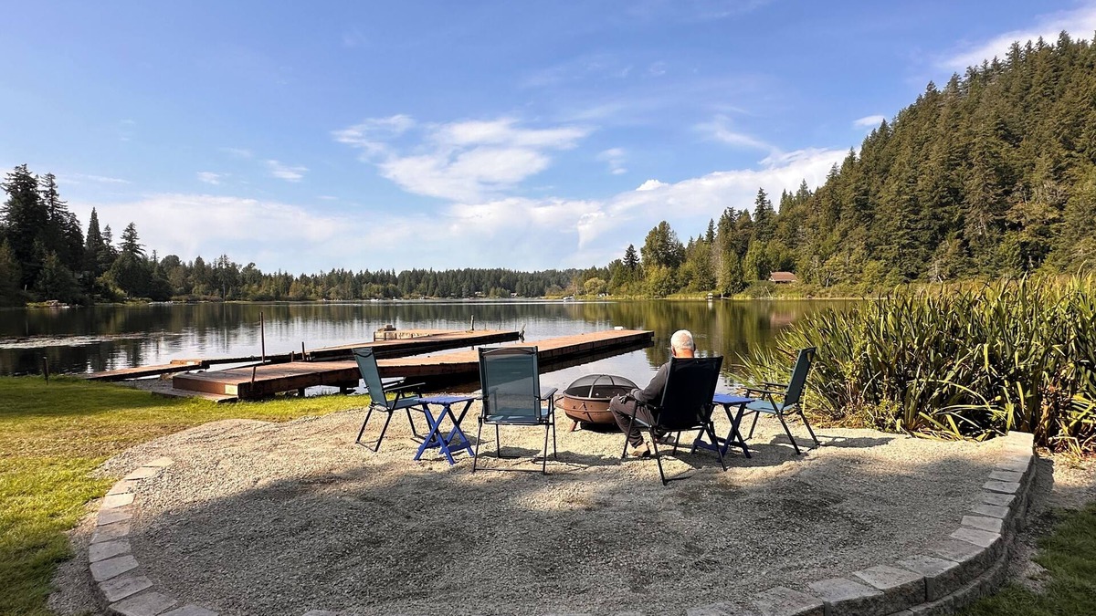 Maple Heights-Lake Desire House | Private house, dock, fishing, swimming, 5 watercraft, hiking trails and wildlife