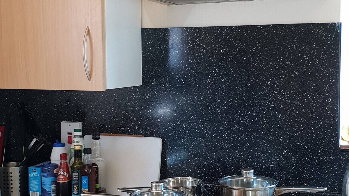 Loughborough House | Private House near Loughborough University Family or Group Accommodates 5 Guests