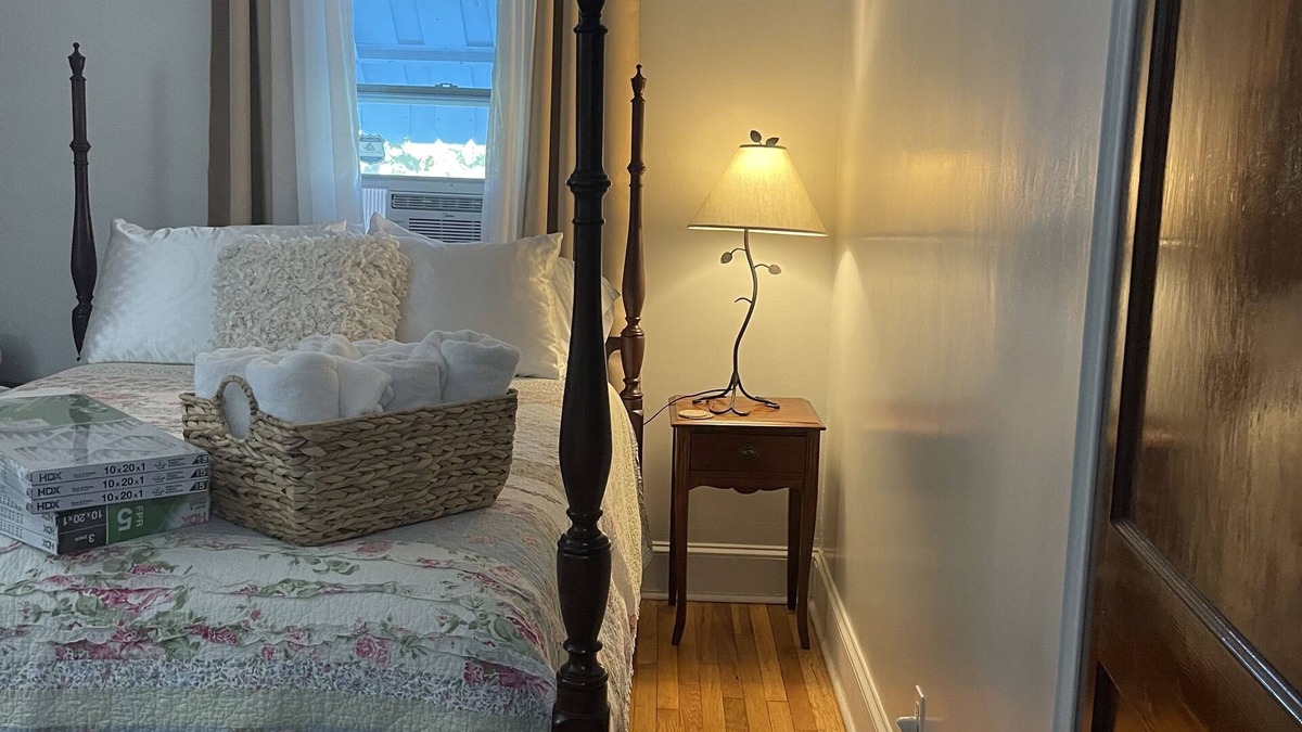 Drayton House | Private House on a Hill with flexible check in and check outs.