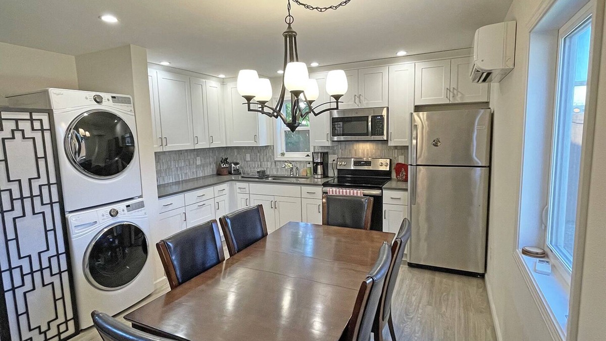 Overlook House | Private house with 3 suites. Modern, Clean & Comfortable!