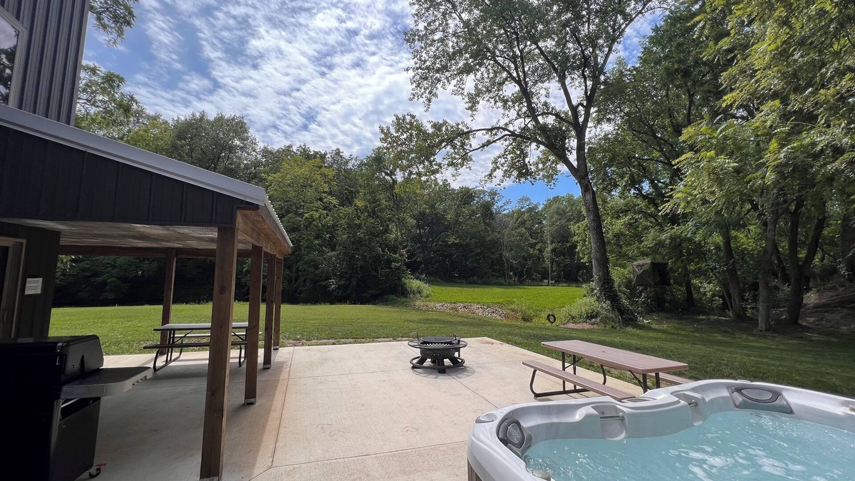 Orange Prairie House | Private House with Full Court Gym