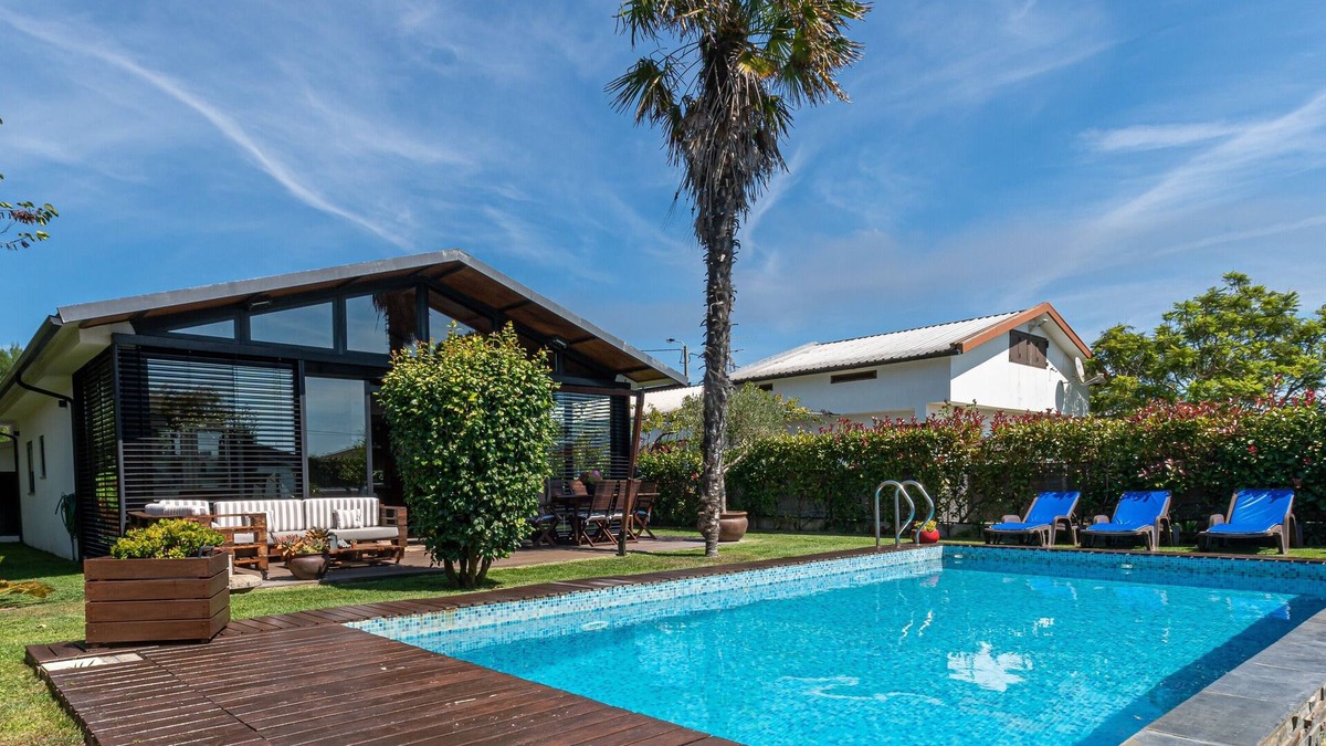 Torreira House | Private house with heated private swimming pool.