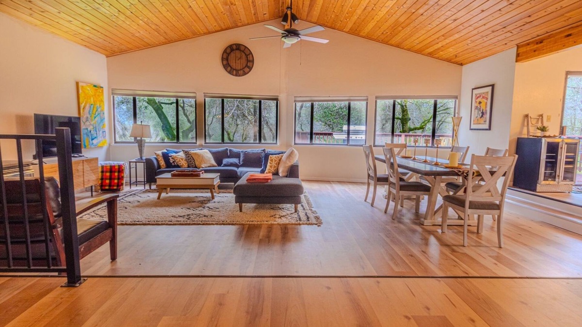 Somerset House | Private hse on 25 acre vineyard with stunning views of rolling country hills.