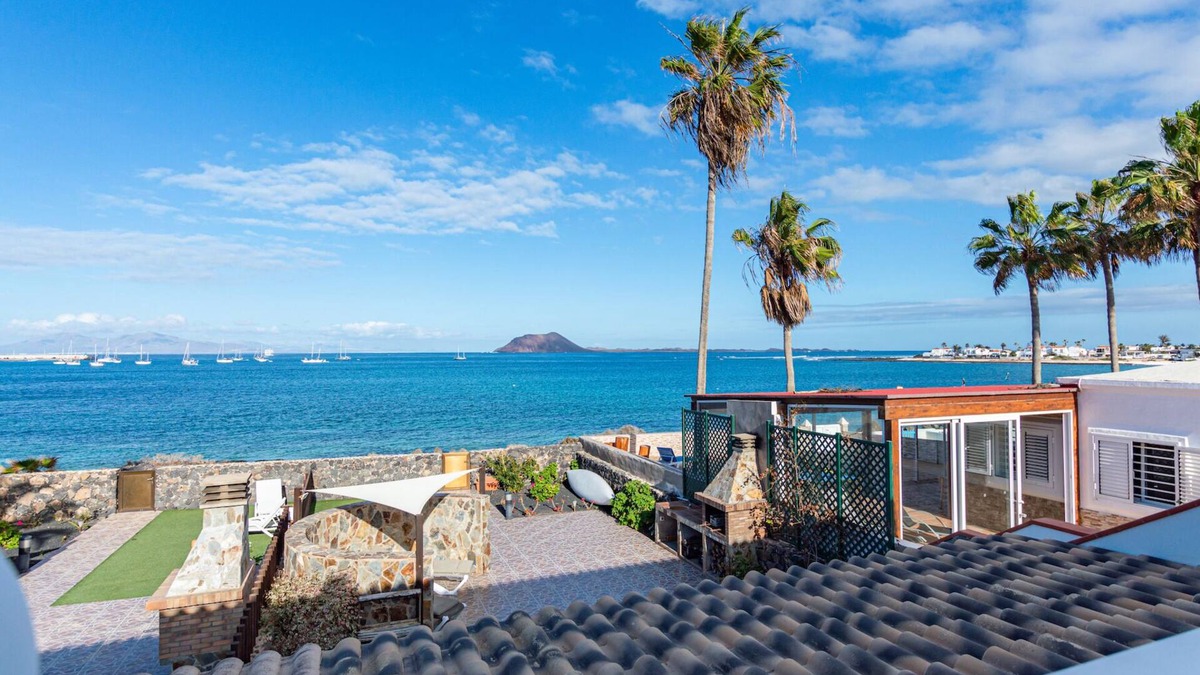 Corralejo Villa | Private, independent villa on the front line, terrace and tranquility