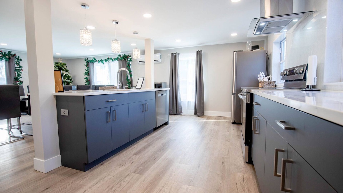 East Stroudsburg House | PRIVATE INDOOR HEATED POOL