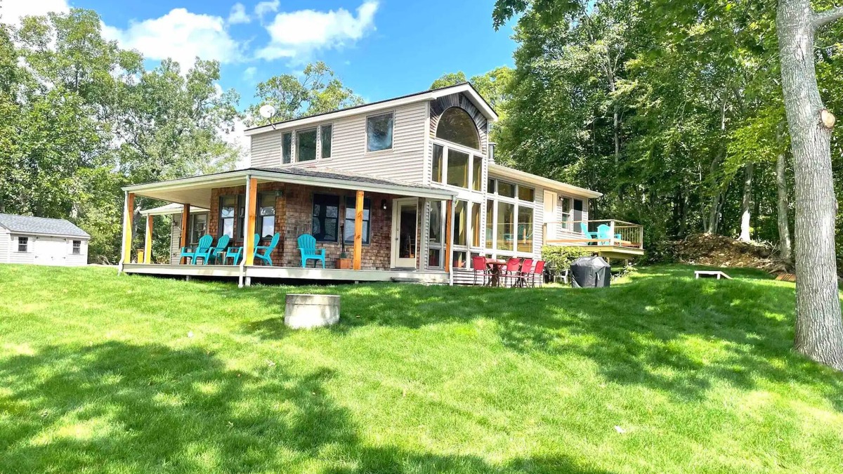 Preston House | Private Island Lake House Near Casinos