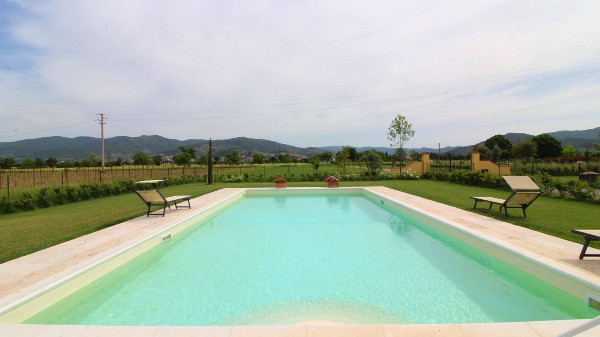 Le Piazze Villa | Private Villa with WIFI, A/C, private pool, TV, balcony, pets allowed, parking, close to Cortona