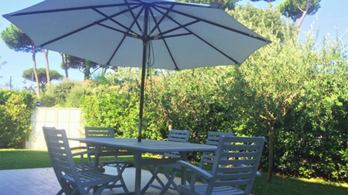 Lido di Camaiore Apartment | private garden, up to 6 pax, green area, a few steps from the sea