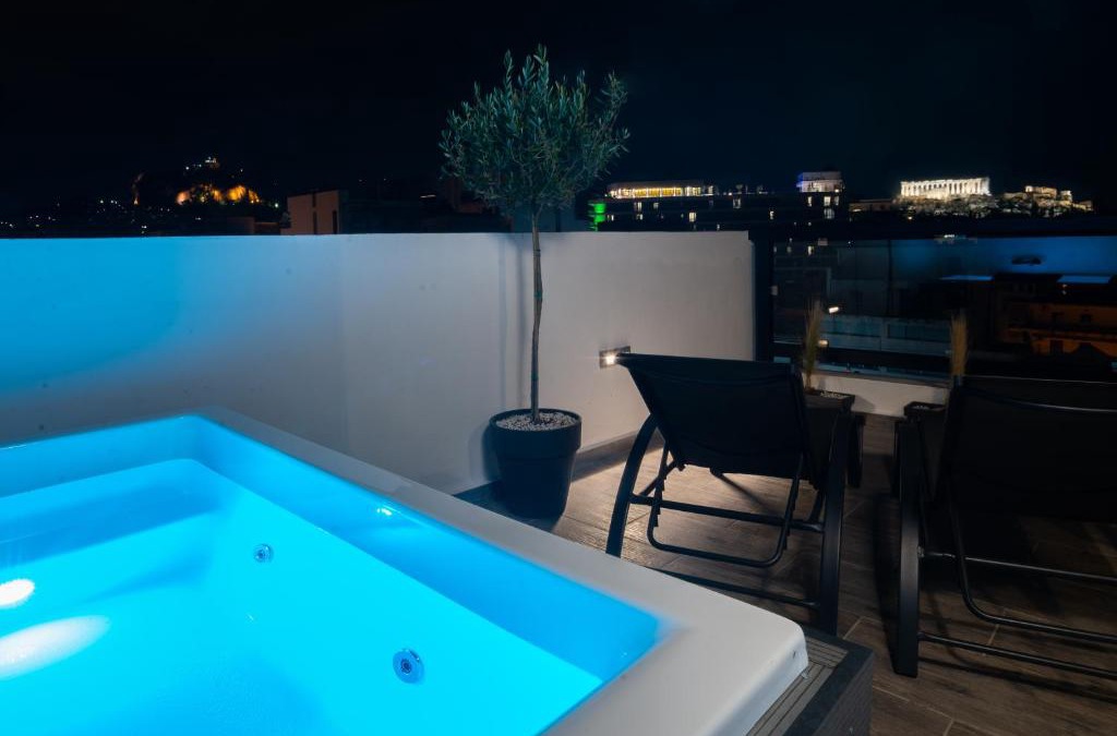 Metaxourgio Apartment | Private Jacuzzi & Acropolis View - The Urban Loft