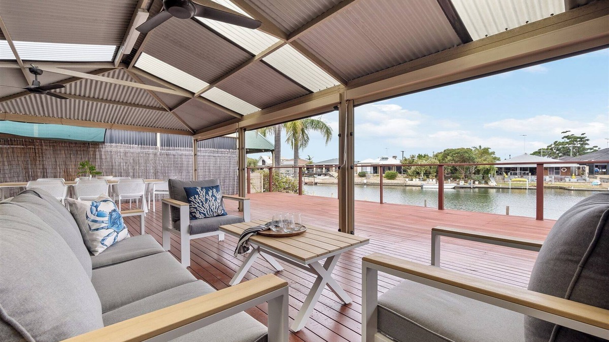 South Yunderup House | Private Jetty | Family & Pet-Friendly Retreat