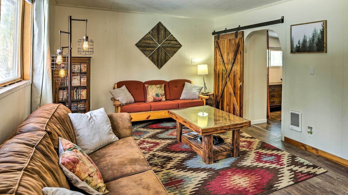 La Pine Cabin | Private La Pine Cabin Rental: 30 Mi to Bend!
