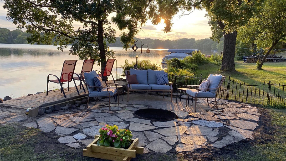 Roseville House | Private Lake Home Convenient To Everything