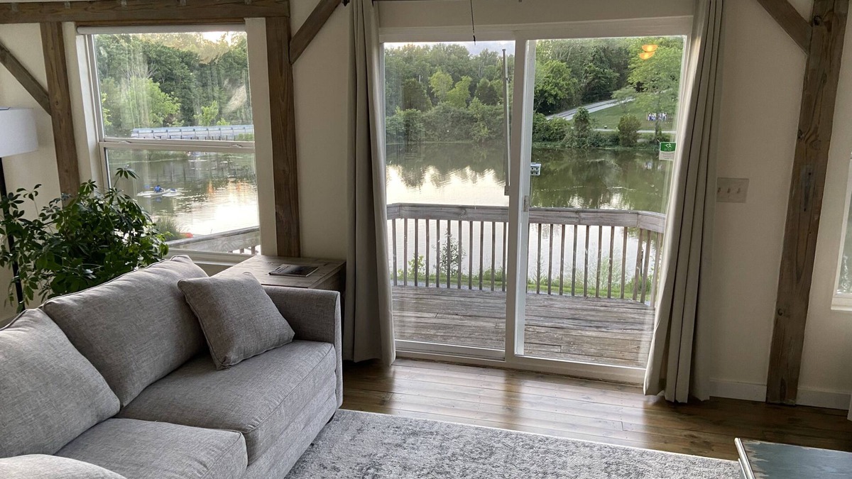 Crittenden House | Private lake house getaway between ark encounter and creation museum!