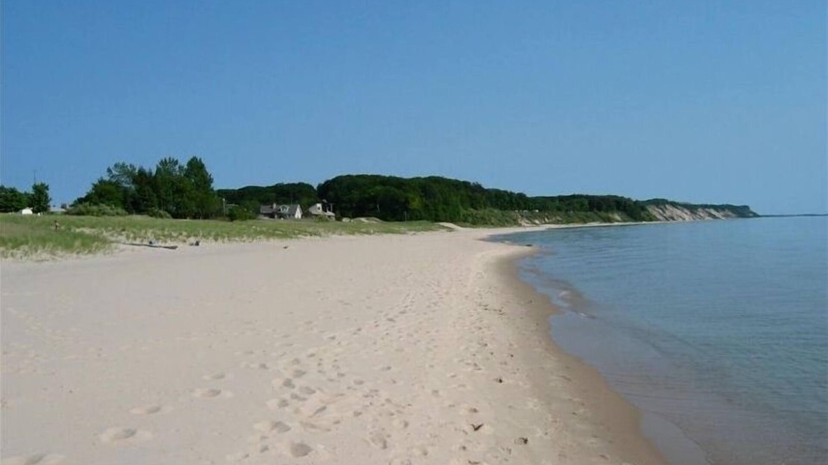 Ludington Cottage | Private Lake Michigan Beach! Breathtaking Sunsets! Fantastic Family Fun!