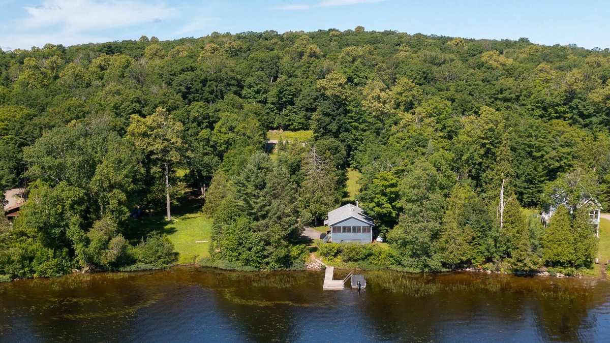 Mont-Laurier Cottage | Private lakefront Spa - fully renovated home - kid friendly