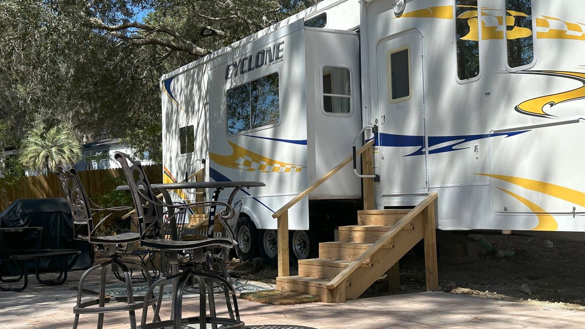 Edgar RV Rental | Private Lakefront Campground in Hawthorne