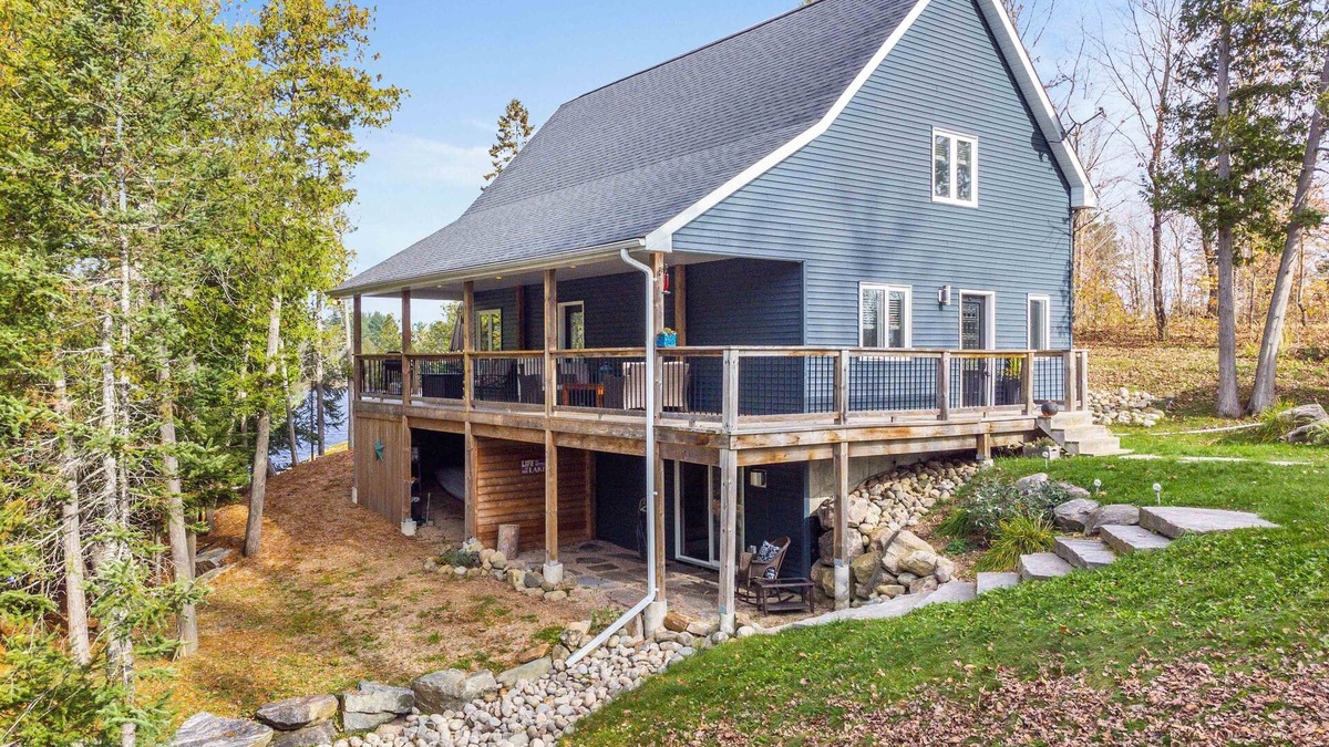 Dunchurch Cottage | Private Lakefront Cottage on Whitestone Lake - Pet Friendly!