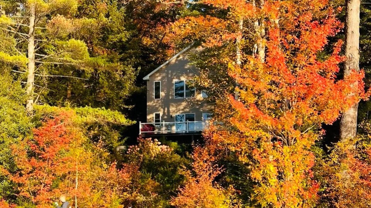 Plymouth House | Private Lakefront Family Getaway Sleeps 10 Dog Friendly Close to Skiing
