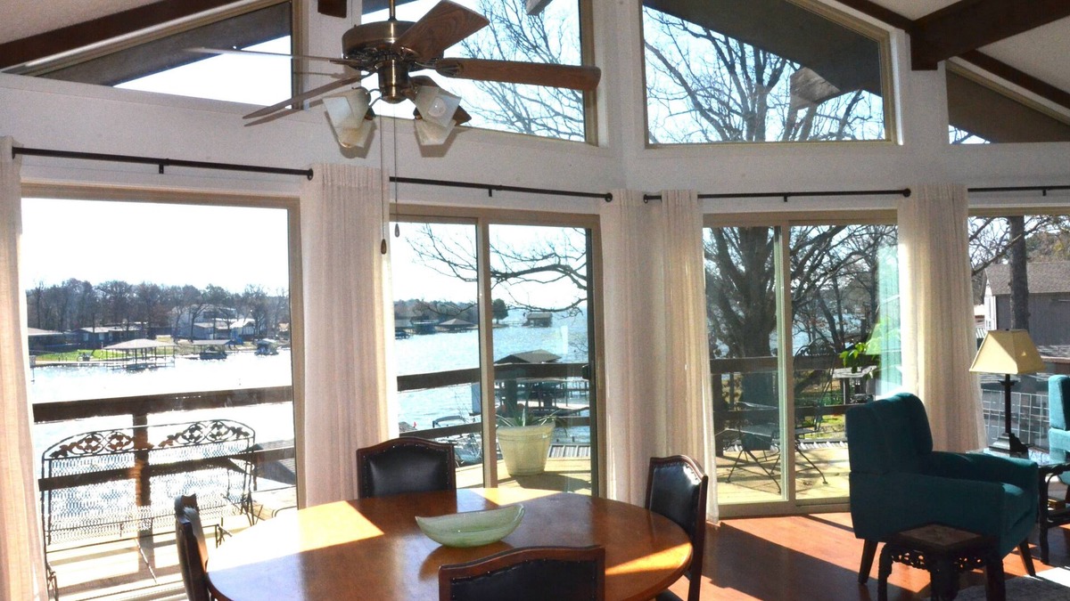 Enchanted Oaks House | Private Lakefront Getaway for the family