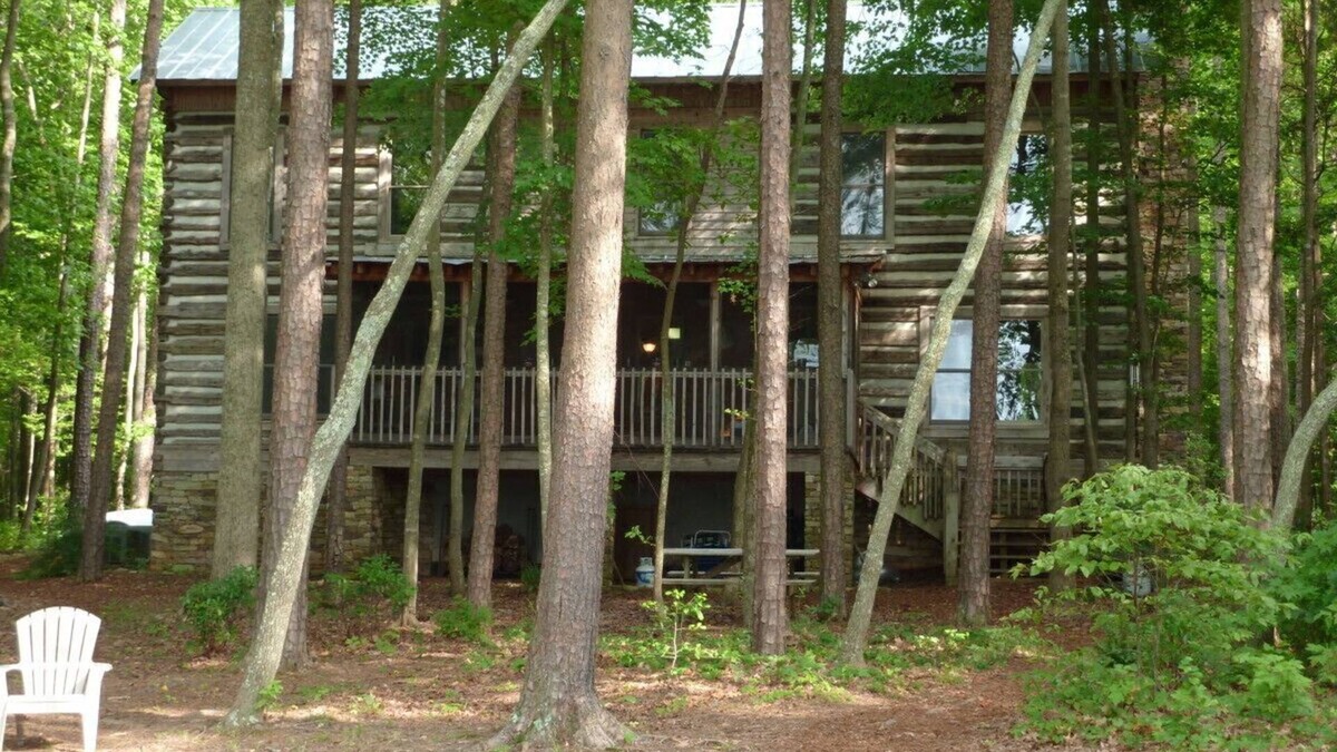 Roxboro House | Private Lakefront Log Cabin