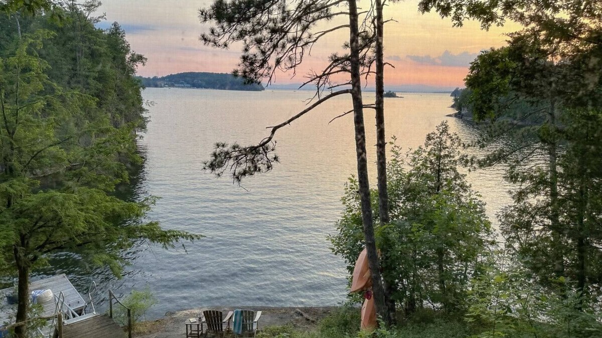 Colchester Cabin | Private Lakehouse with Great Swimming and Epic Sunset Views