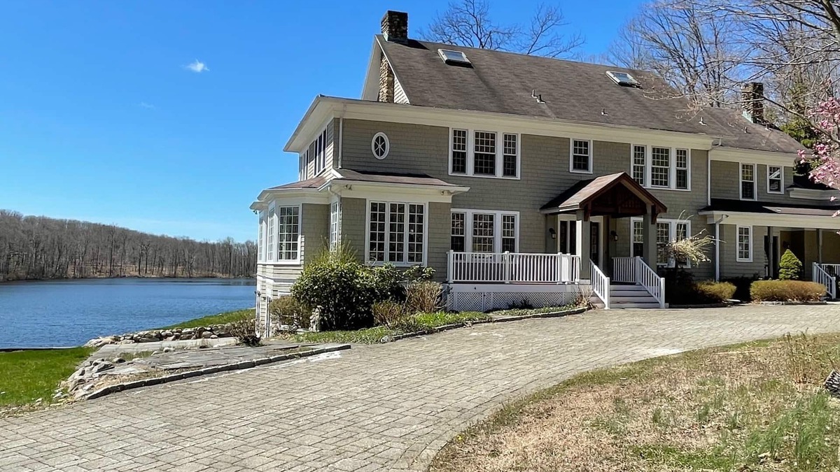 Kinnelon House | Private Lakeside 6 Bedroom Mansion with beautiful views (perfect wedding spot)