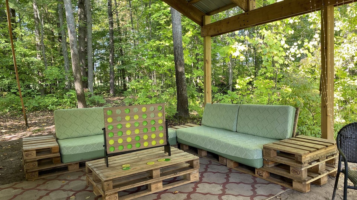 Ogemaw County RV Rental | Private lakeside campground and cabins for groups up to 30! Pet friendly
