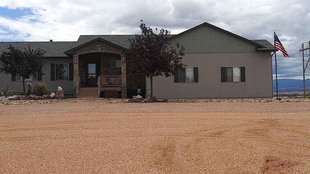 Pueblo West House | private lakeside hideaway boaters dream lake pueblo state park pets ok