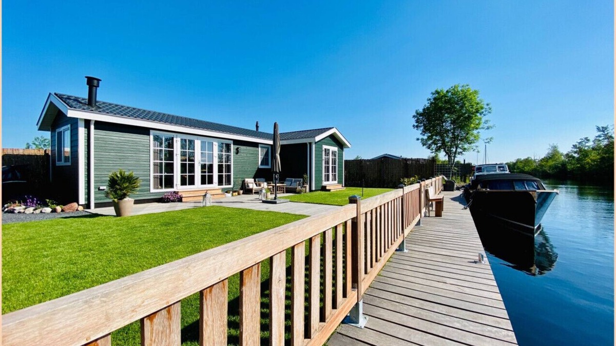 Vinkeveen Ski Chalet | Private Lakeside house with sauna - near Amsterdam