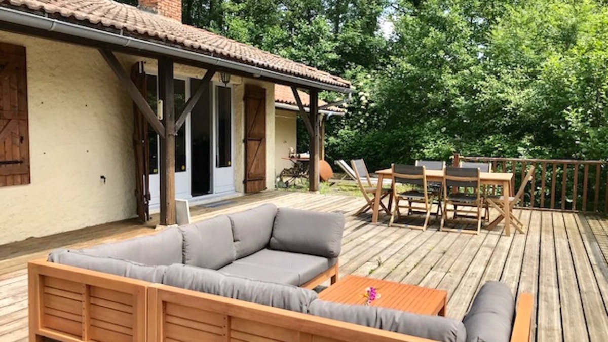 Le Retail House | Private Lakeside Lodge: Stunning holiday retreat with total isolation & nature.
