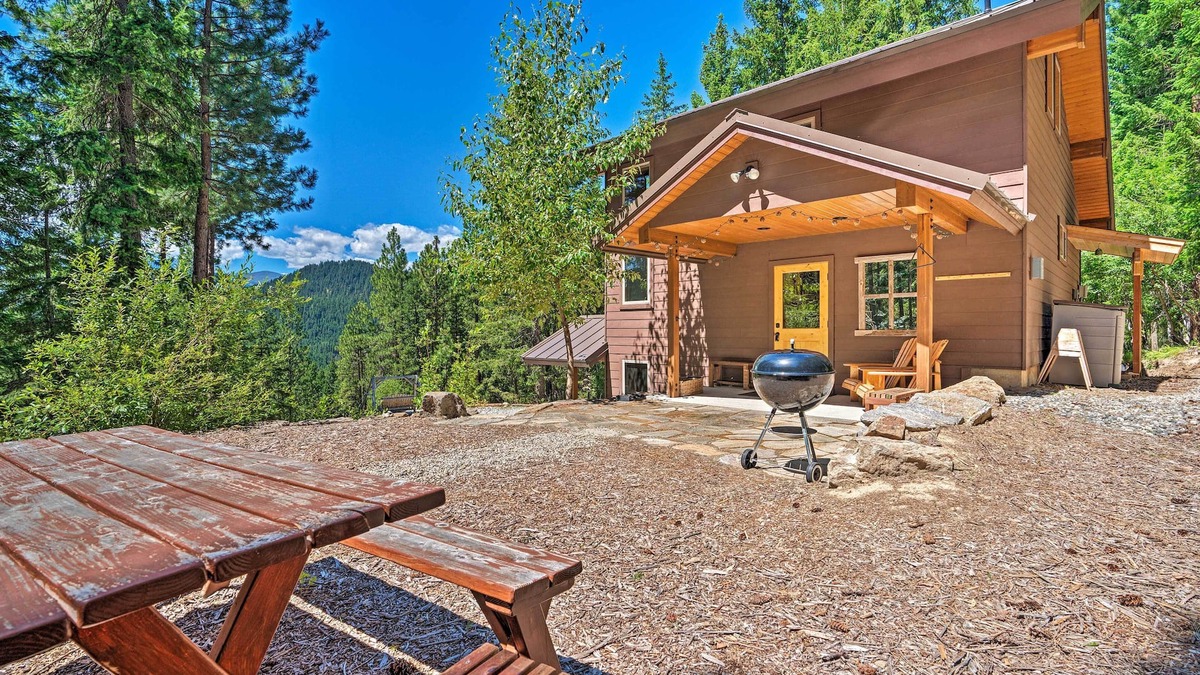 Leavenworth Cabin | Private Leavenworth Cabin w/Mtn Views & Fire Pit