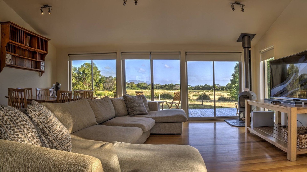 Coles Bay House | Private & located on 20 acres. Bath tub. Free wifi. Fireplace.