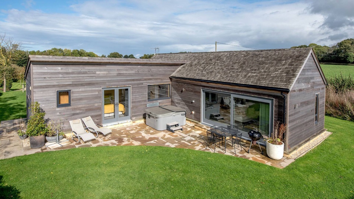 Horton House | Private lodge with countryside views and Hot tub