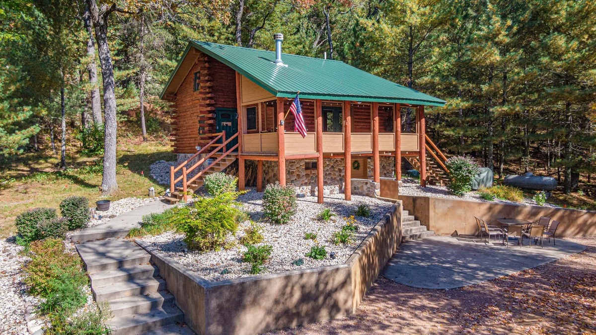Adams Cabin | Private Log Cabin in 10 Acre Forest