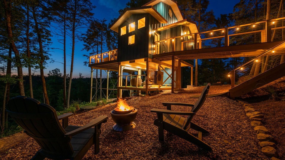 Campton Cabin | Private Lux Getaway/Hot-Tub/Net Loft - Birdhouse Deluxe