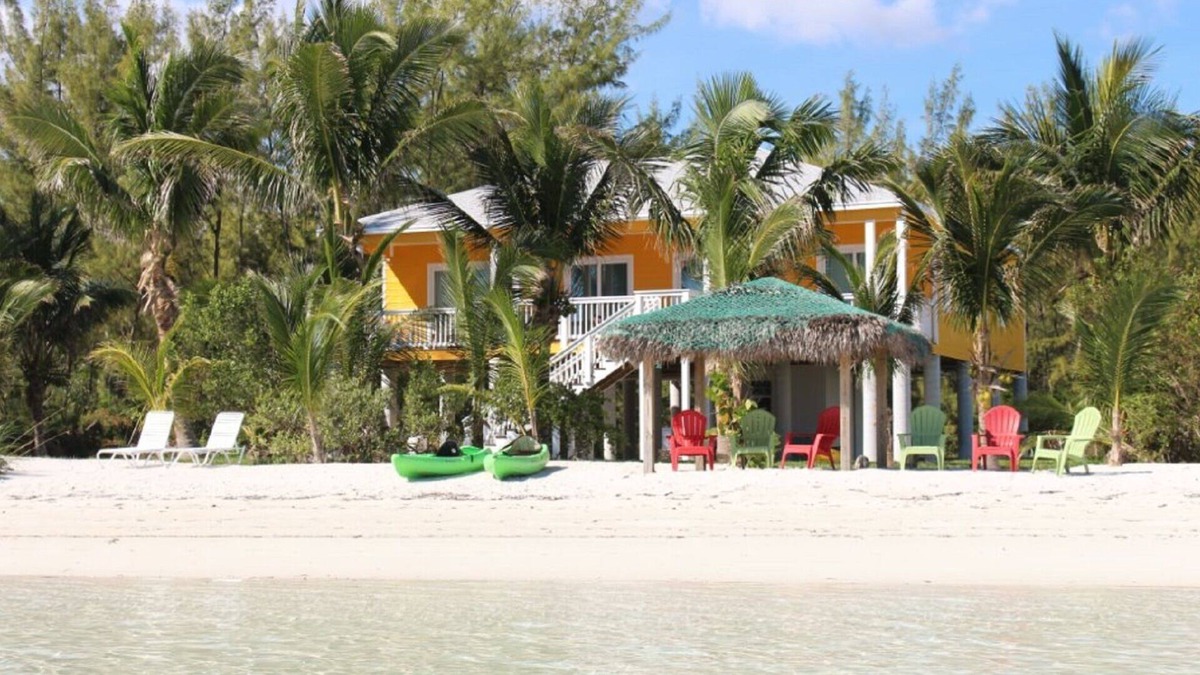 Cherokee House | PRIVATE LUXURY, Beachfront Home, Hot Tub, Kayaks, Paddle Board, Cabana