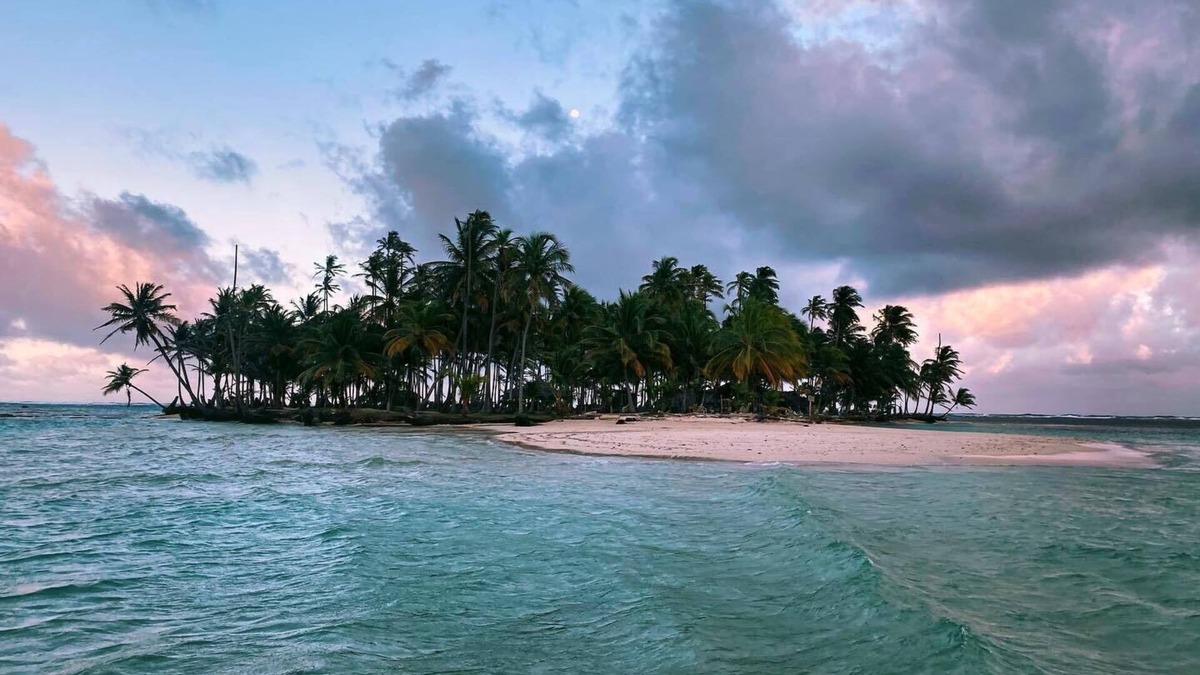 Carti Tupile Boat Rental | Private luxury catamaran in the San Blas Islands
