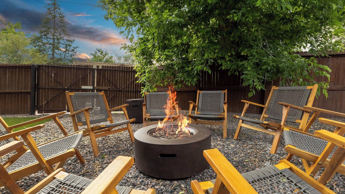 Edgewater House | Private - Luxury - Fire Pit - Dogs - EV - Bidet