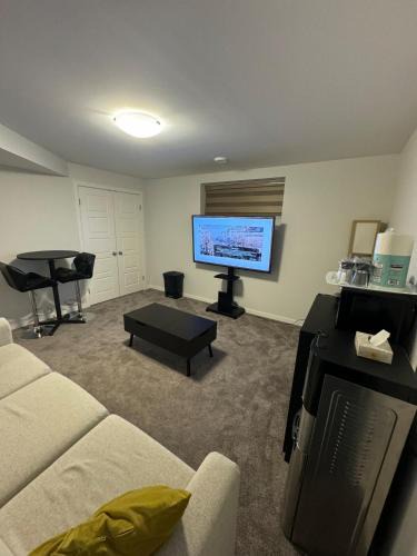 Transcona Apartment | Private luxury Guest Suite in Winnipeg, Separate Entrance and Free Parking