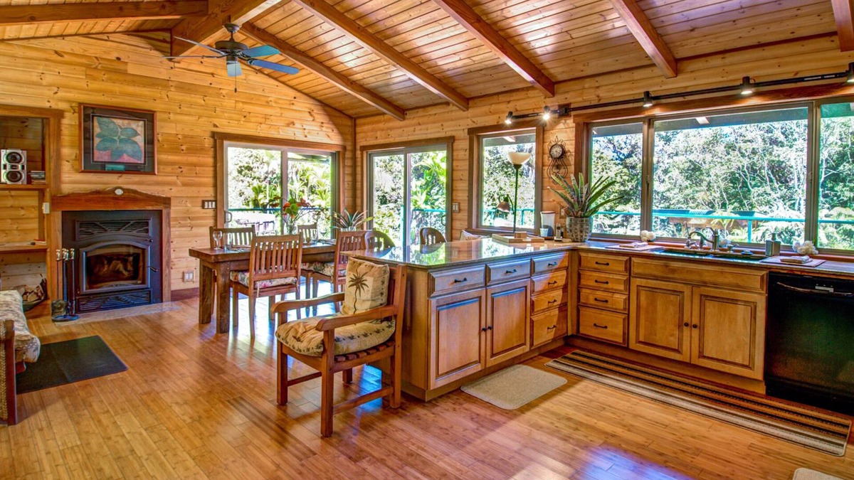 Volcano Cottage | Private,Luxury, Hot Tub ,Sauna fireplace, walking trails
