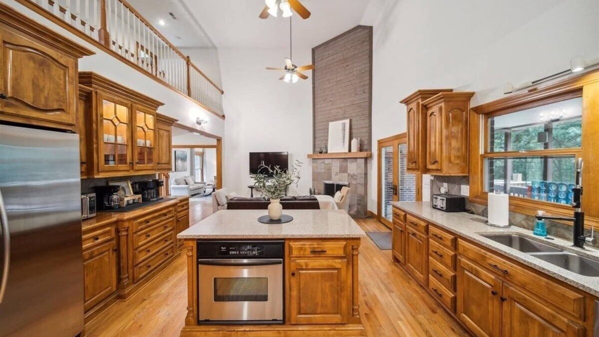 Belton House | Private Luxury Retreat on 12 Acres w/Hot Tub