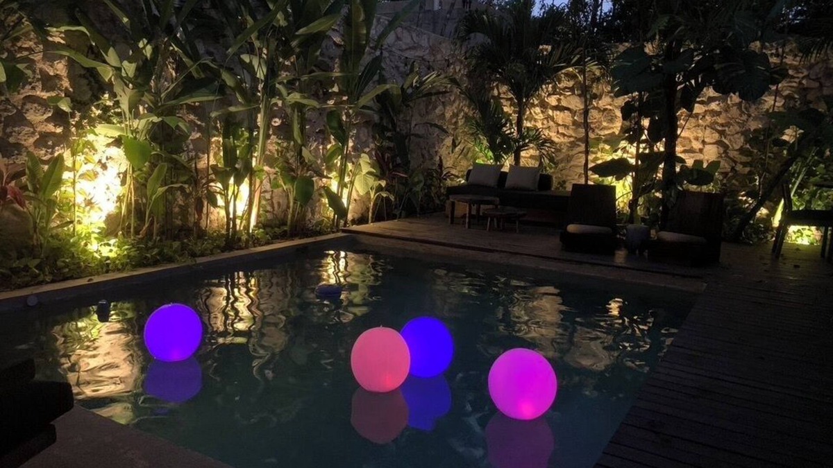 La Veleta House | Private Luxury Villa in Holistika - Pool, Garden and Rooftop Patio