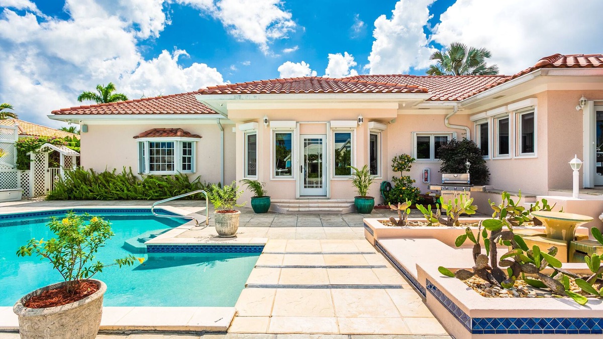 Seven Mile Beach Villa | Private Luxury Waterfront Villa with Pool