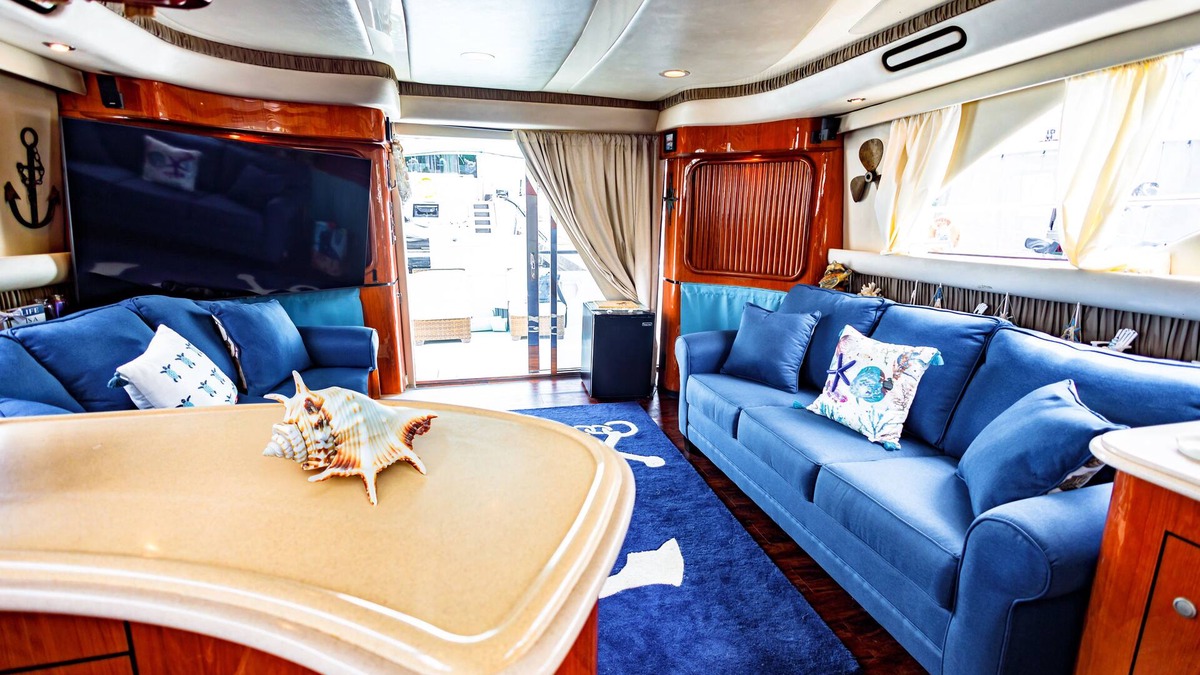 Benner Boat Rental | Private Luxury Yacht for up to six guests - Day or Night charters!