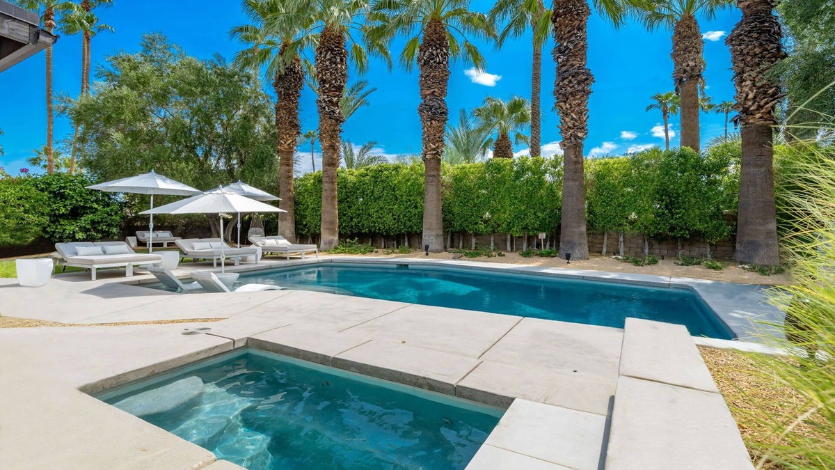 El Mirador House | Private, Mid-Century Home in Movie Colony with Saltwater Pool & Putting Green!