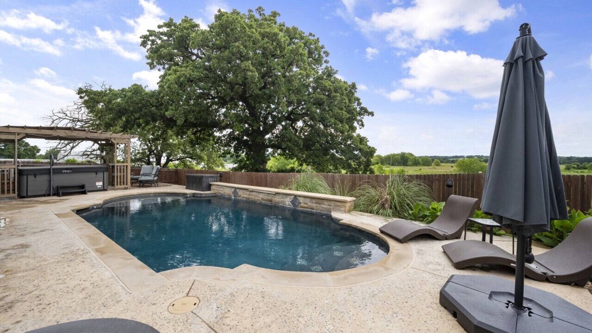 Burleson House | ★Private Modern Pool Home ★ Backyard Vibes + More!