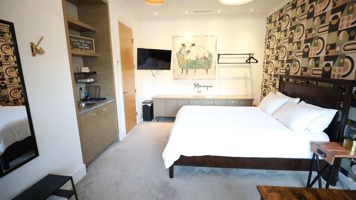Richmond Apartment | Private Modern Suite 15min from YVR self check in