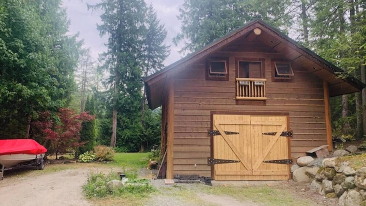Mount Currie Cabin | Private Mountain Detached Loft.